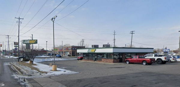 A&W Restaurant - Burton - 4013 E Court St (newer photo)